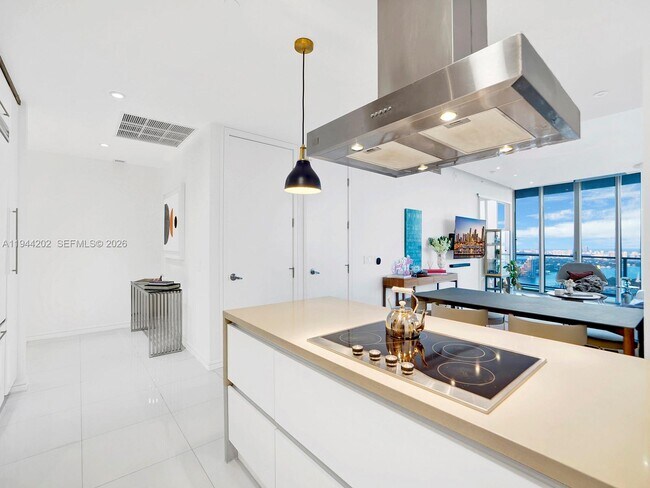 Building Photo - 1100 Biscayne Blvd