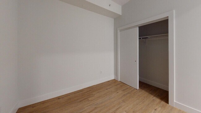 Building Photo - 323 Pine St