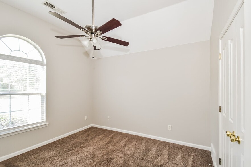 Building Photo - 6906 Greyhawk Cove N