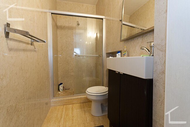 Building Photo - AMAZING 4 bed 2 bath in Brookline.... ABSOLUTELY STUNNING!!!