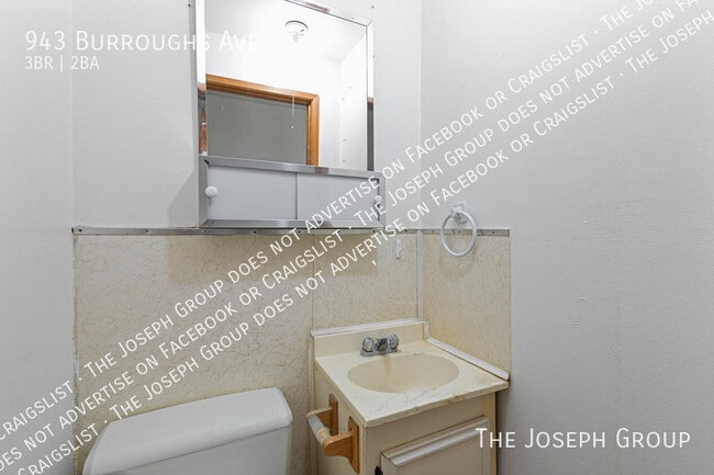 Building Photo - 943 Burroughs Ave