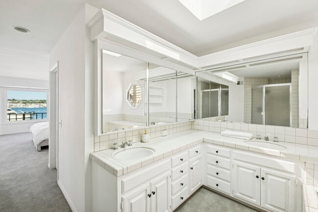 Building Photo - 1214 E Balboa Blvd