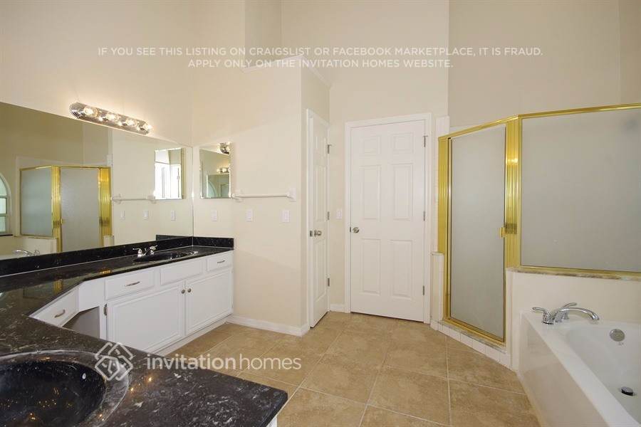 Building Photo - 1450 Thornhill Cir