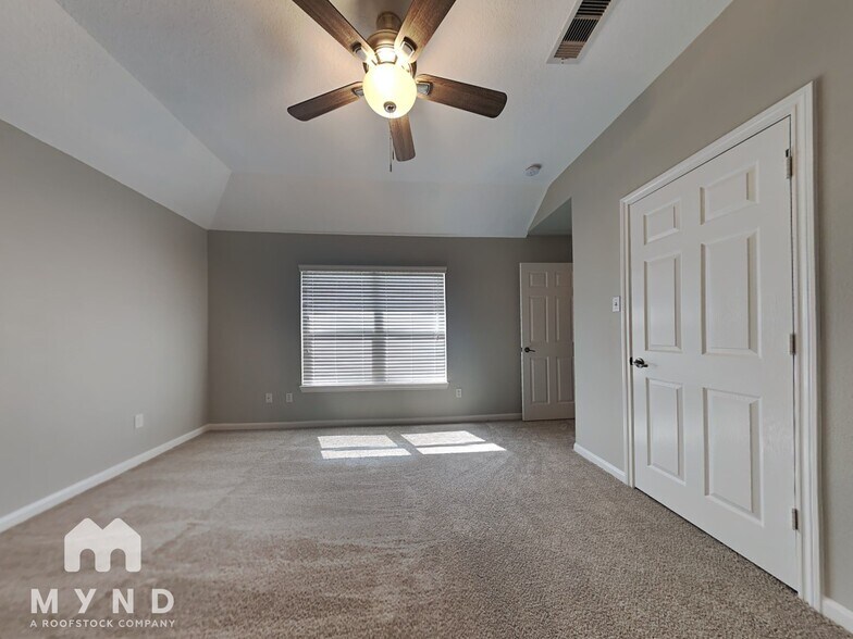 Building Photo - 983 Oak Lynn Dr