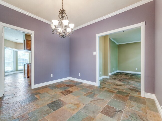 Building Photo - 1319 Park Wind Dr