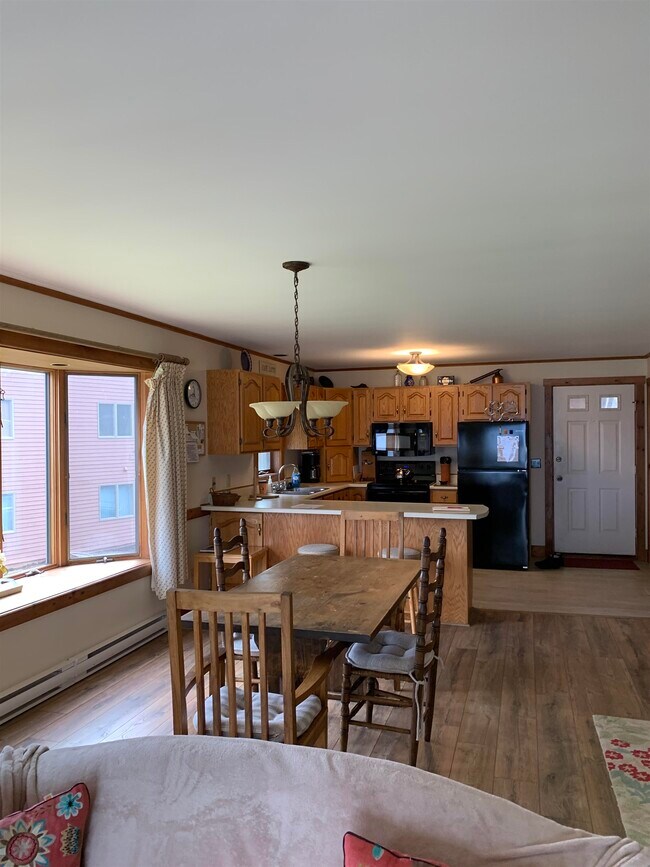 Building Photo - 383 Holbrook Bay Cmns