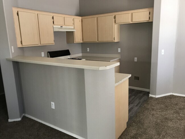 Building Photo - FANTASTIC GATED CONDO IN NW  WITH DETACHED...
