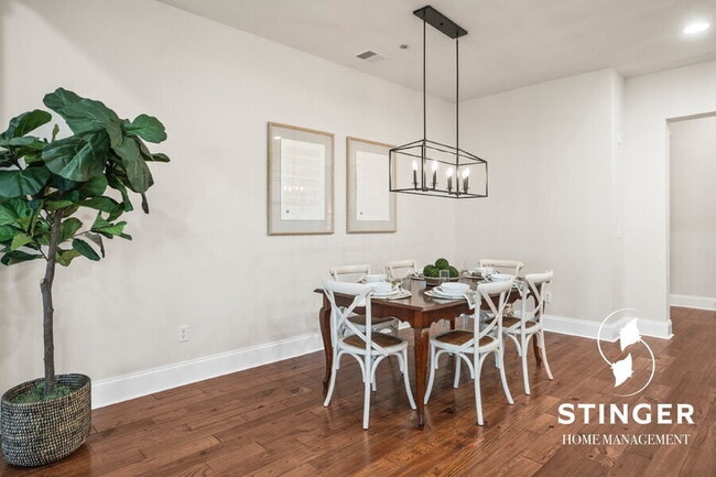 Building Photo - 700 Bay St