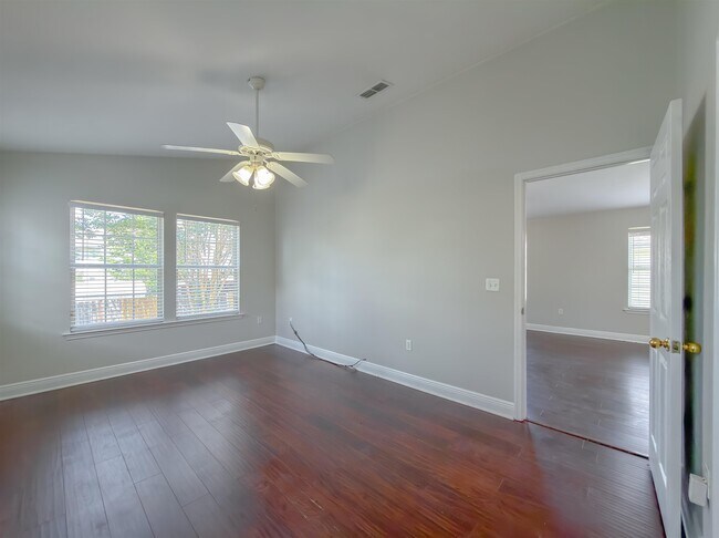 Building Photo - 3363 Golden Rain Dr