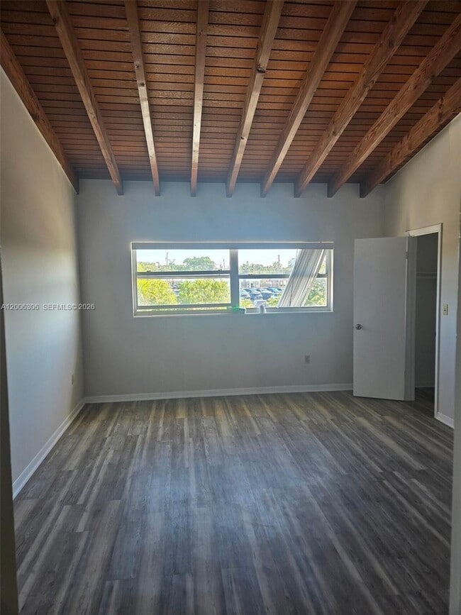 Building Photo - 9011 NE 4th Avenue Rd