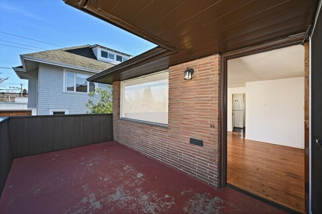 Building Photo - Mcgraw Triplex