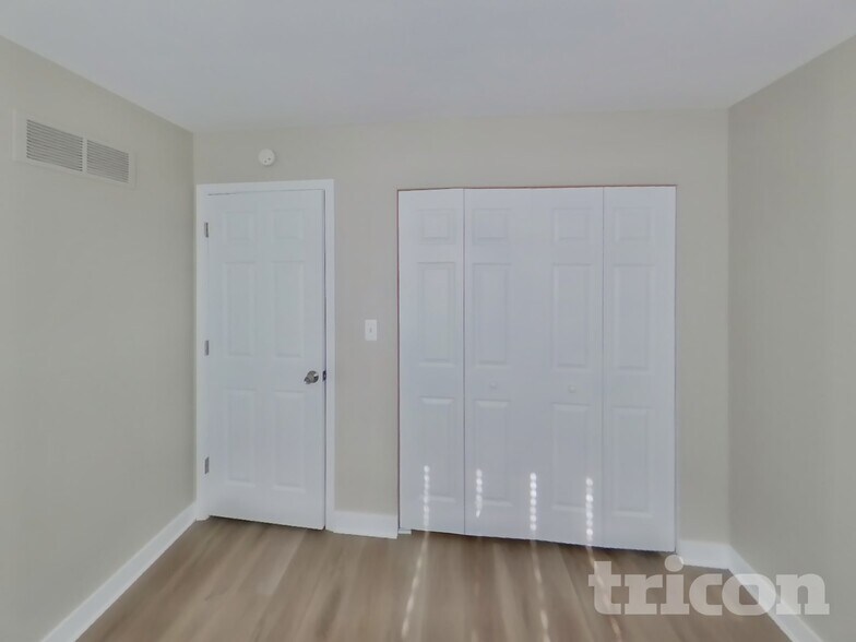 Building Photo - 7217 Sutherland Ct