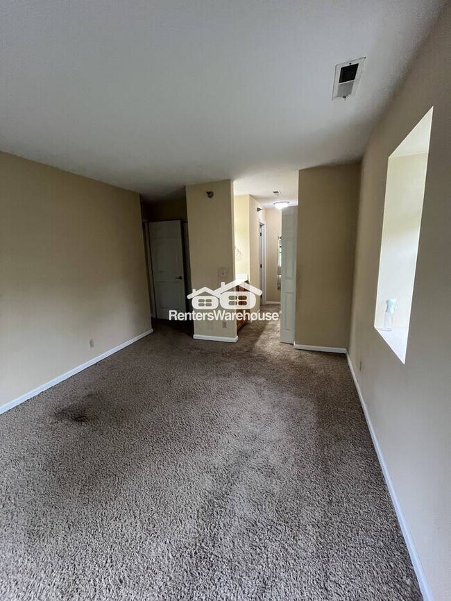 Building Photo - Beautiful Condo in a Beautiful Community