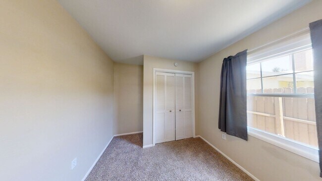 Building Photo - 2 Bedroom house for rent