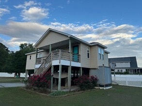 Building Photo - House for rent in Manteo