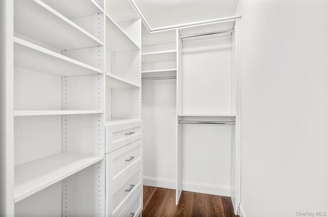 Building Photo - Byron