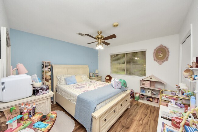 Building Photo - 18 N Deerfoot Cir
