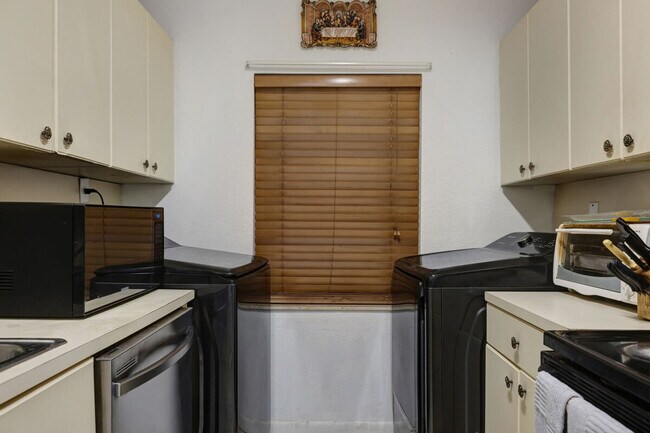 Building Photo - 5310 SW 138th Pl