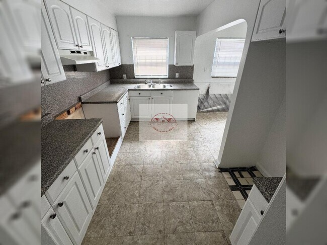 Building Photo - Charming 3-Bedroom Home in Vibrant Detroit...