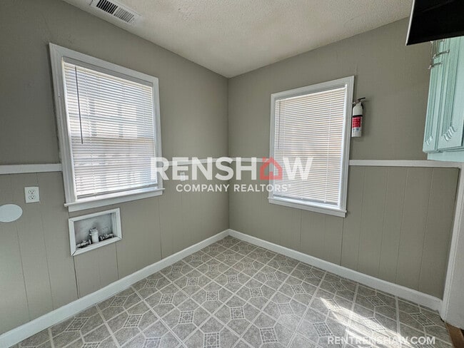 Building Photo - 992 Wrenwood St