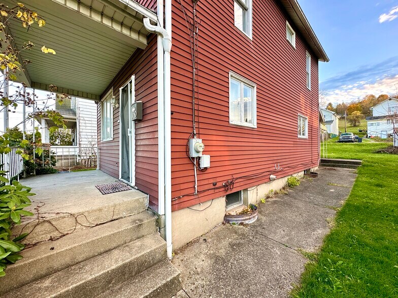 Building Photo - 105 W Chartes St