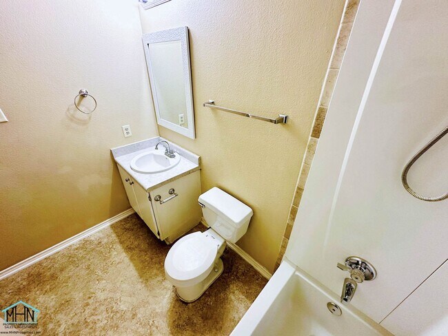 Building Photo - Charming & Move-In Ready 3-Bedroom Home wi...
