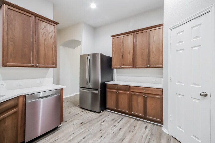 Building Photo - 1919 Treasure Mountain Dr