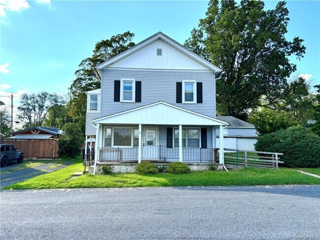 Primary Photo - 8 Gregory Rd