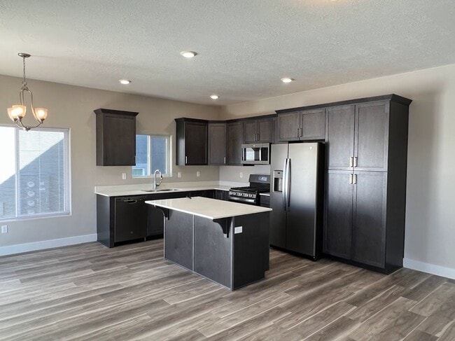 Building Photo - 1511 W Pyrite Ln