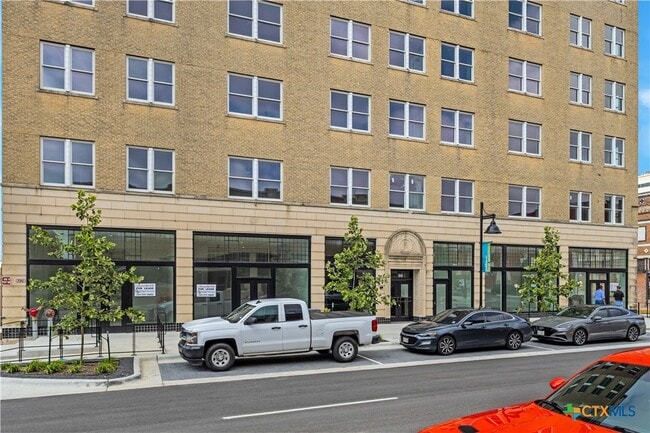 Building Photo - 103 E Central Ave