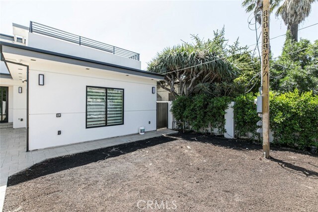 Building Photo - 6426 Varna Ave