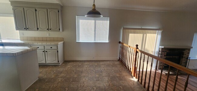 Building Photo - Large 3 Bedroom Home with a Loft