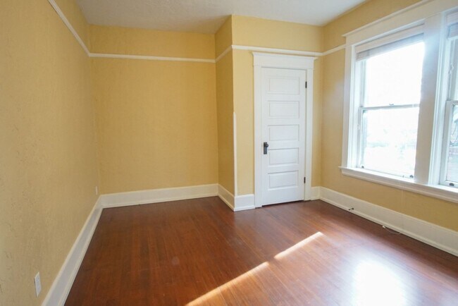 Building Photo - Fantastic 1-Bed w/ Hardwoods, DW, and SO M...