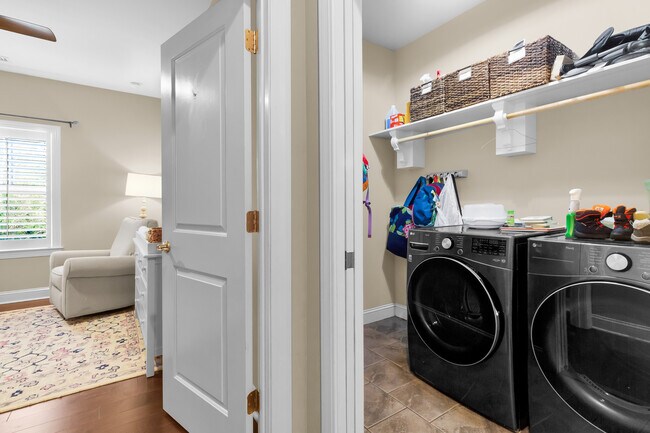 Building Photo - 137 Shoreview Dr