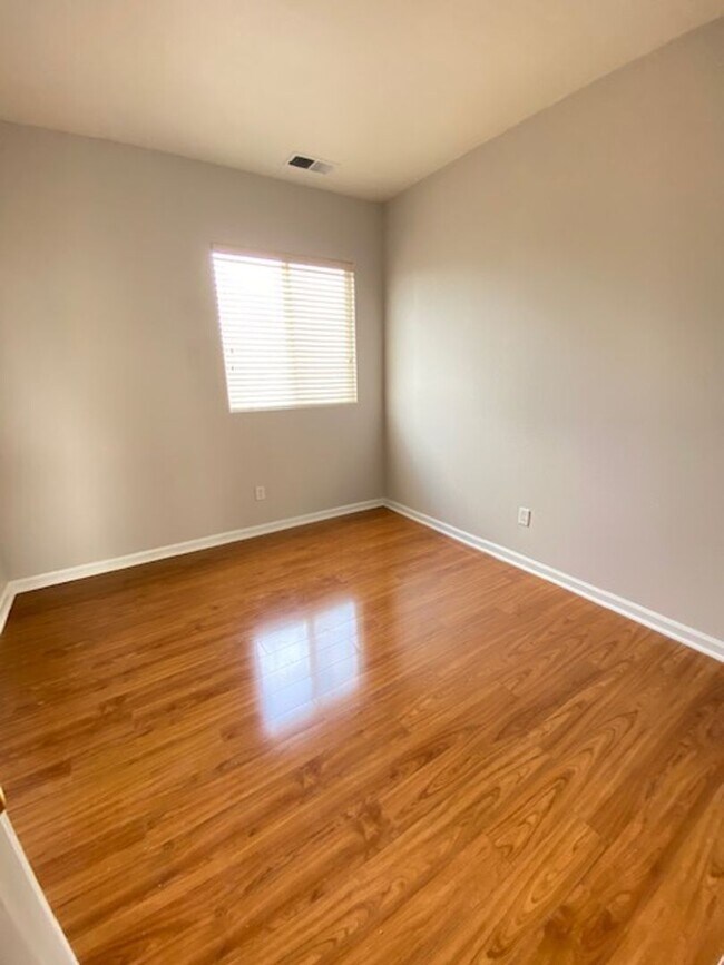 Building Photo - South Reno - Double Diamond Stunner - Tons of Amenities!