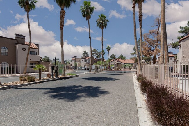 Building Photo - 2 bedroom in gated community with pool/spa...