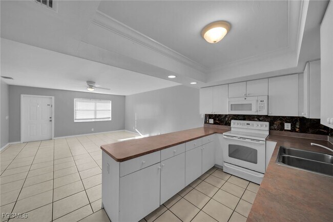 Building Photo - 1407 SE 24th Ave