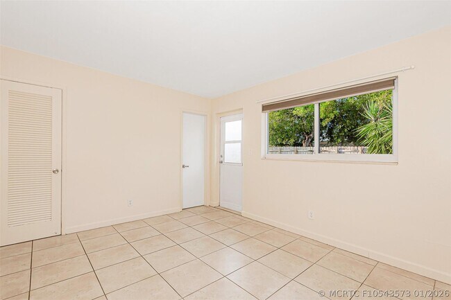 Building Photo - 2581 NE 11th Ct