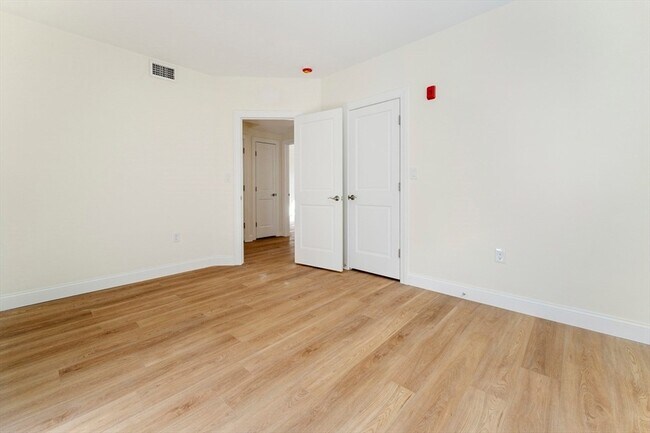 Building Photo - 27 Perrin St