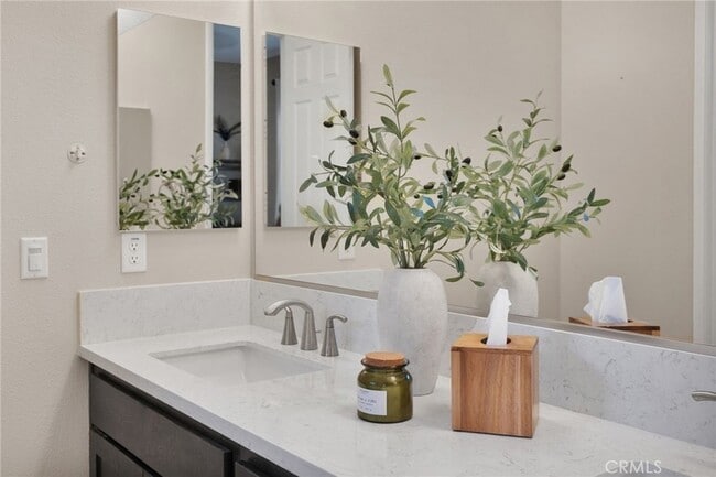 Building Photo - 17066 Takipi Rd