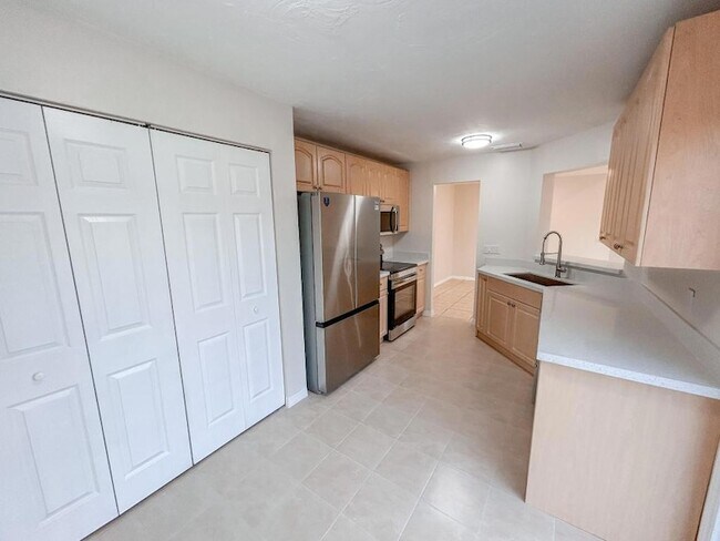 Building Photo - 1901 SW McAllister Ln