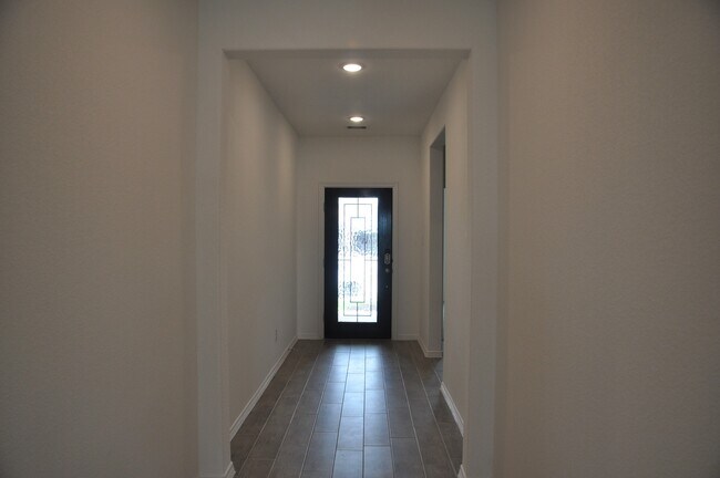Building Photo - 5703 Aurora Grns Ln