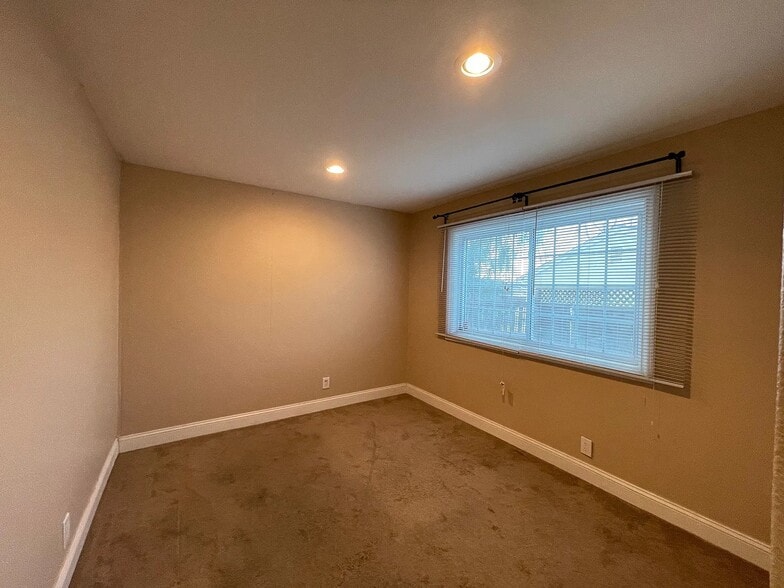 Building Photo - 1664 Messina Dr