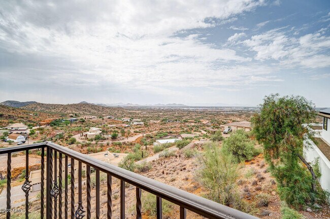 Building Photo - 301 E Jomax Rd