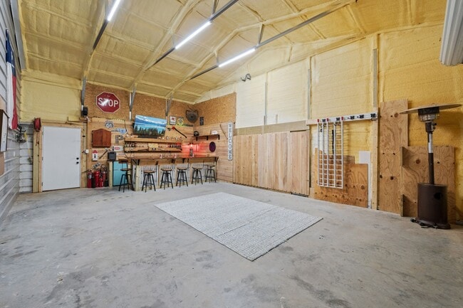 Building Photo - 376 Jill St