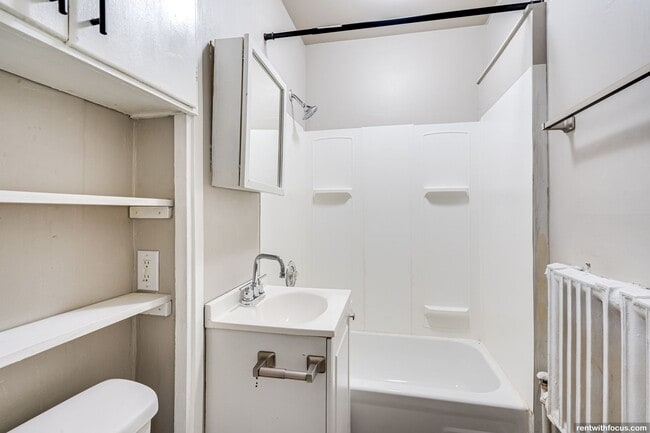 Building Photo - 579 Mt Vernon St