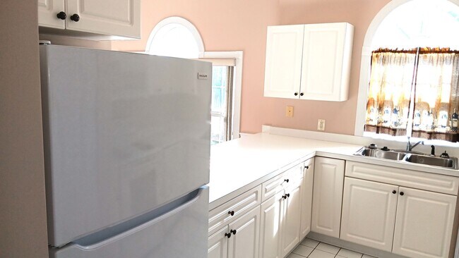 Building Photo - Furnished 2 Bedroom, 2 Bath Condo in Little River! Community Pool