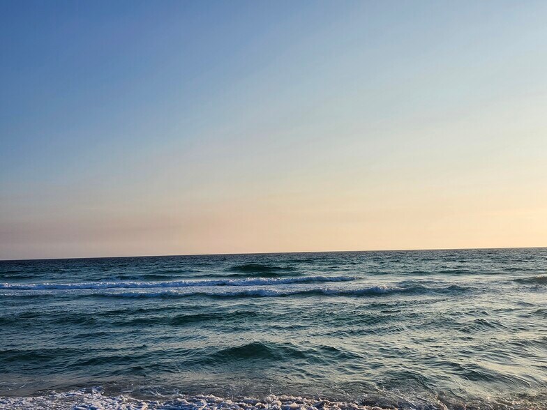 Building Photo - 5230 Beach Dr