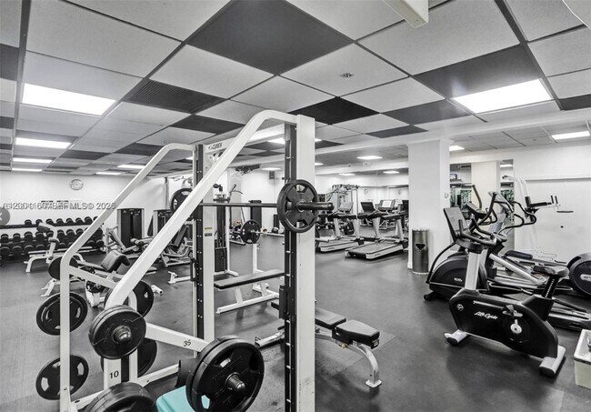 Building Photo - 555 NE 15th St