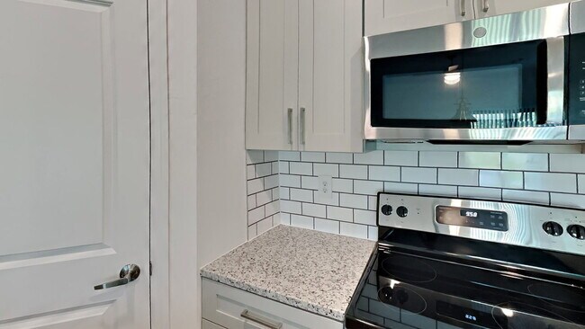 Building Photo - 4028 SW 7th Pl